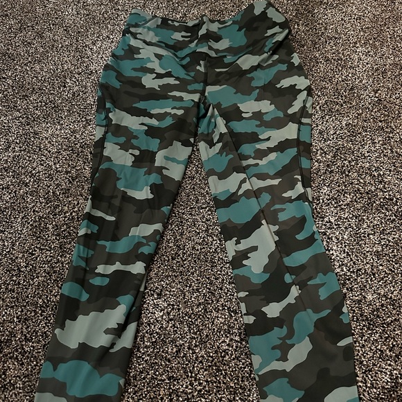 Lululemon cropped leggings camo - Picture 5 of 5